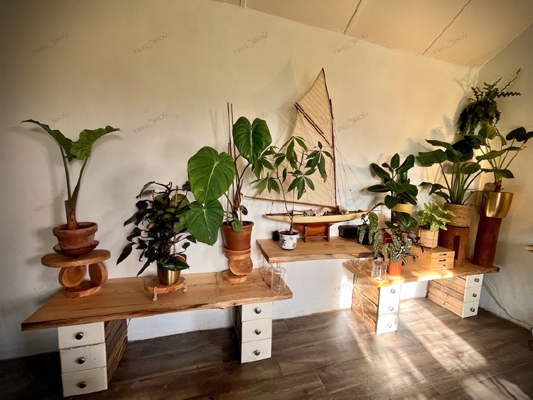 Podium entretoisé bouteilles